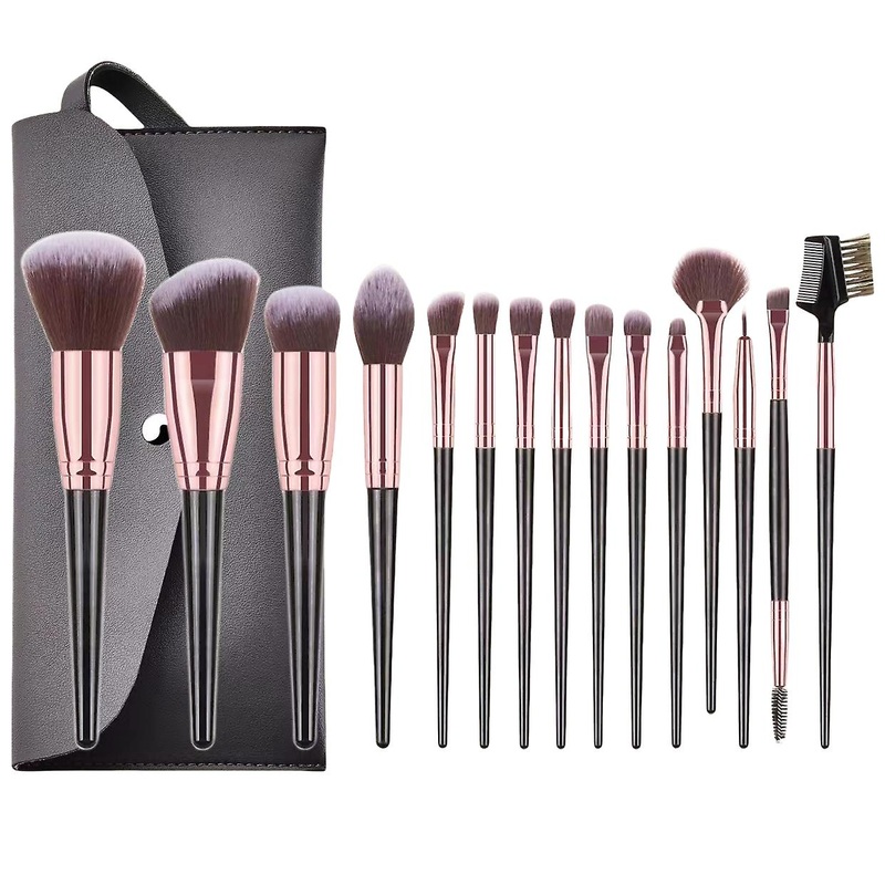 15-piece makeup brush set with bag.